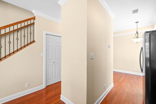 Building Photo - 2 Bedroom 2 1/2 Bath Dog Friendly Condo Fo...