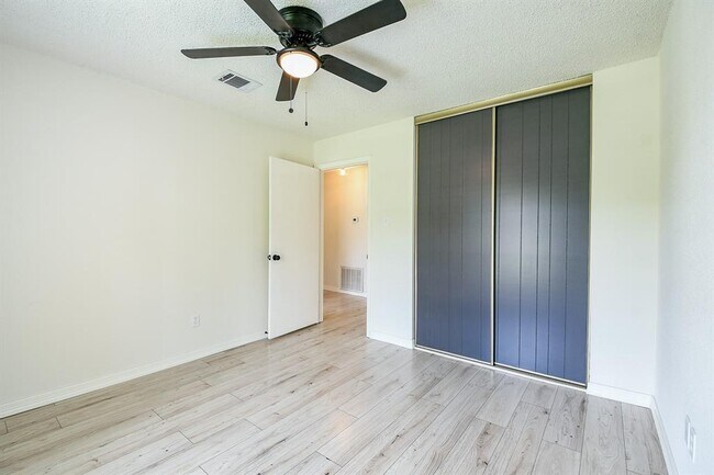 Building Photo - 23938 Spring Mill Ln