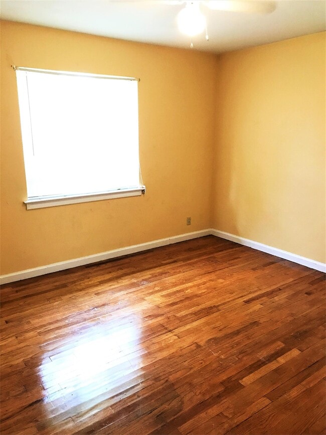 Building Photo - 1174 Rosedale Dr