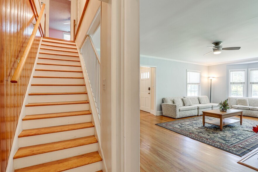 Building Photo - 206 Lakeland Dr