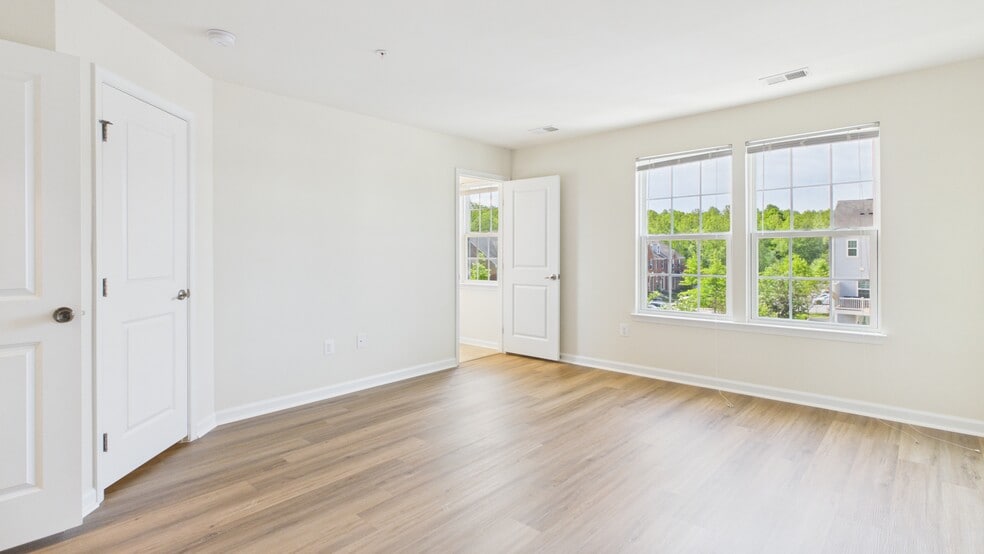 Building Photo - 5423 Saint Rita Dr