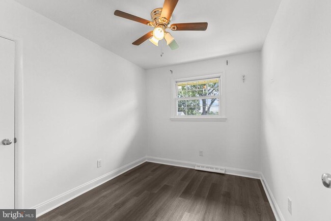 Building Photo - 215 Dolores Dr