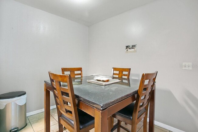 Building Photo - 5986 Westgate Dr