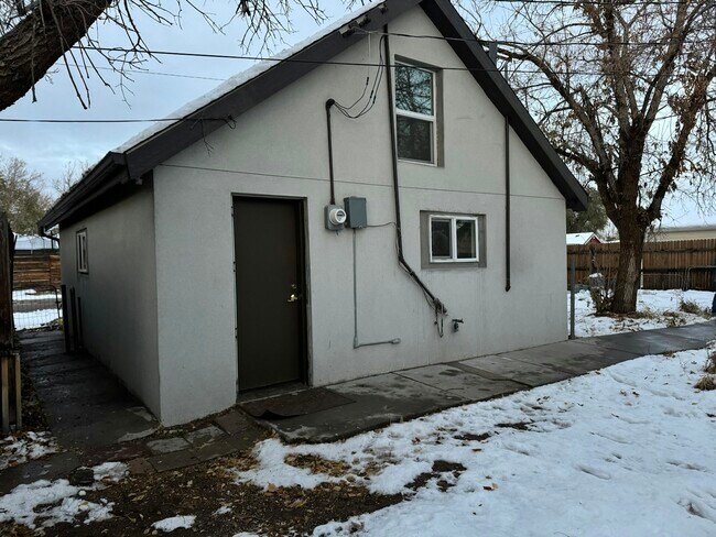 Primary Photo - 400 S Raleigh St