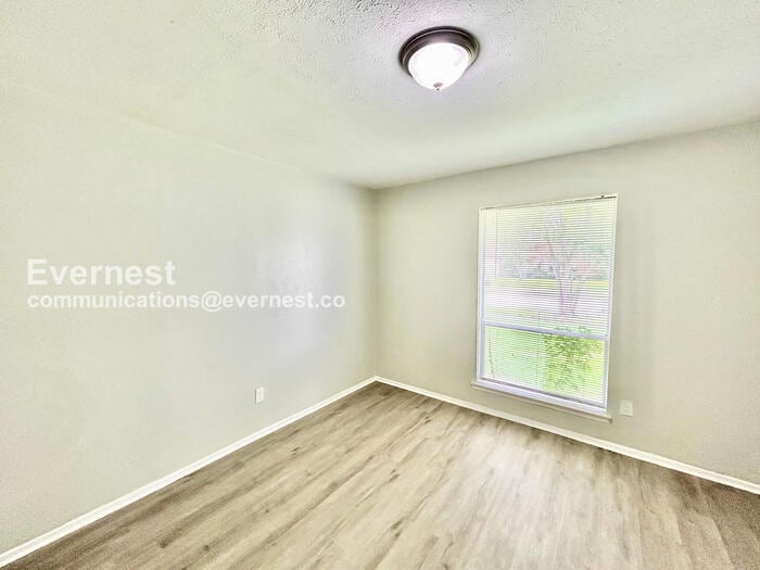 Building Photo - 415 Southlake Dr