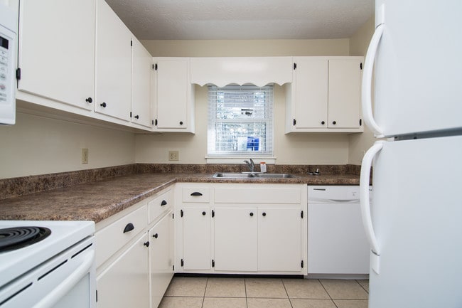 Building Photo - 1536 Coombs Dr