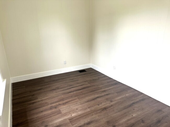 Building Photo - IMMACULATE, completely remodeled, one leve...
