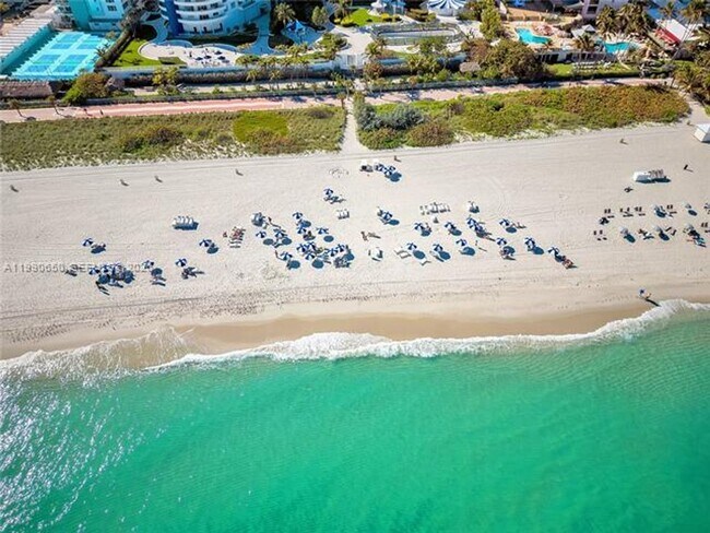 Building Photo - 5161 Collins Ave