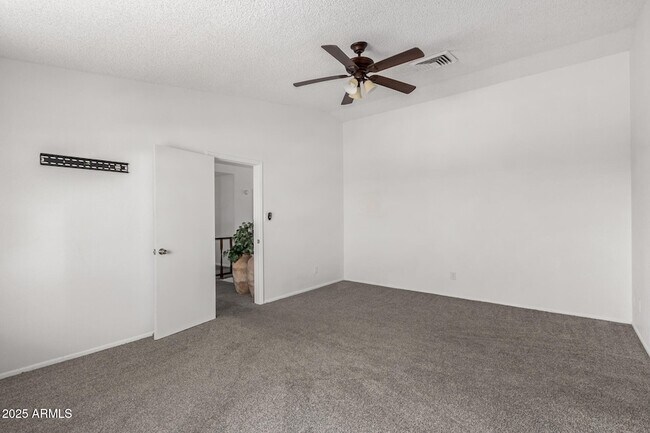 Building Photo - 15604 E Mustang Dr