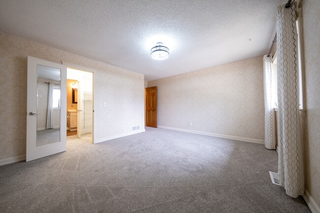 Building Photo - 6045 Covington Terrace