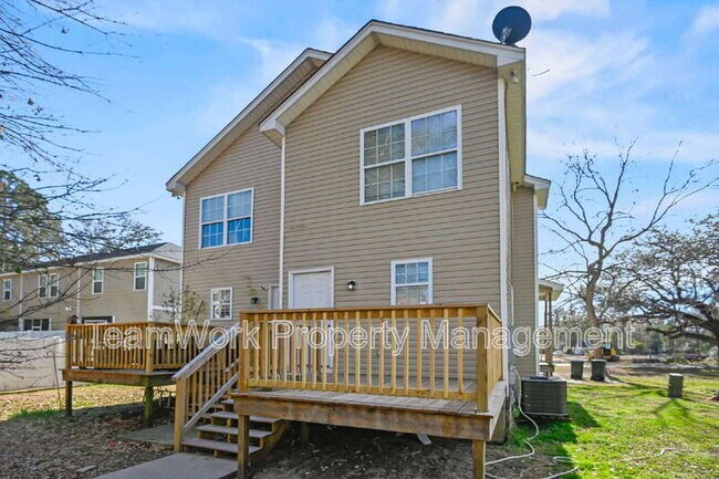 Building Photo - 131 Boone St