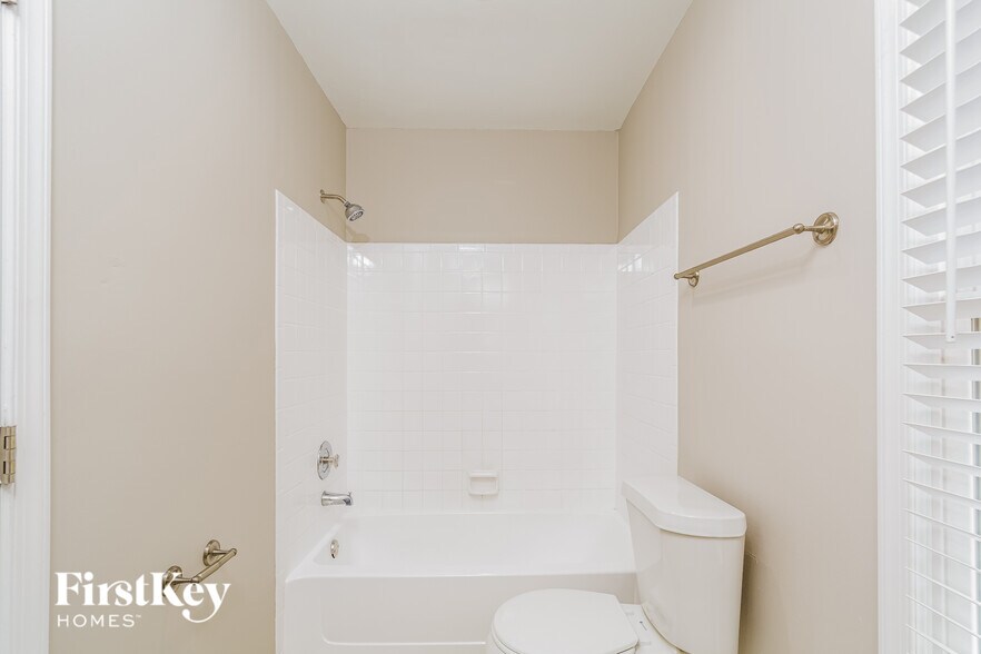 Building Photo - 701 Whitby Ct