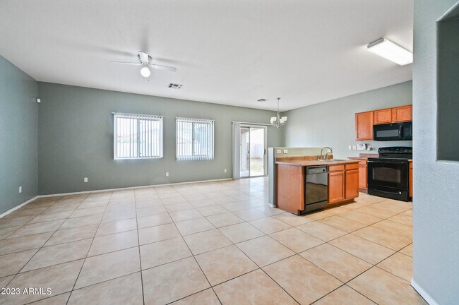 Building Photo - 7409 N Solano Dr
