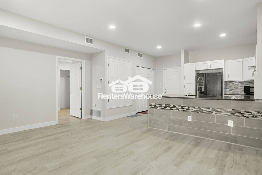 Building Photo - 18741 E Water Dr