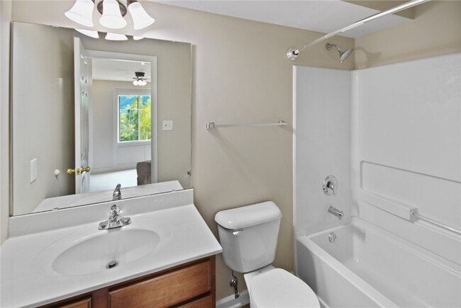 Building Photo - 42 Stonewall Creek Ct