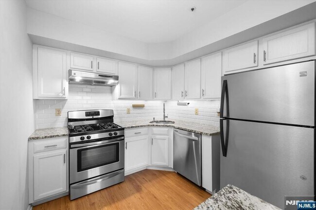 Building Photo - 372 Cambridge Dr