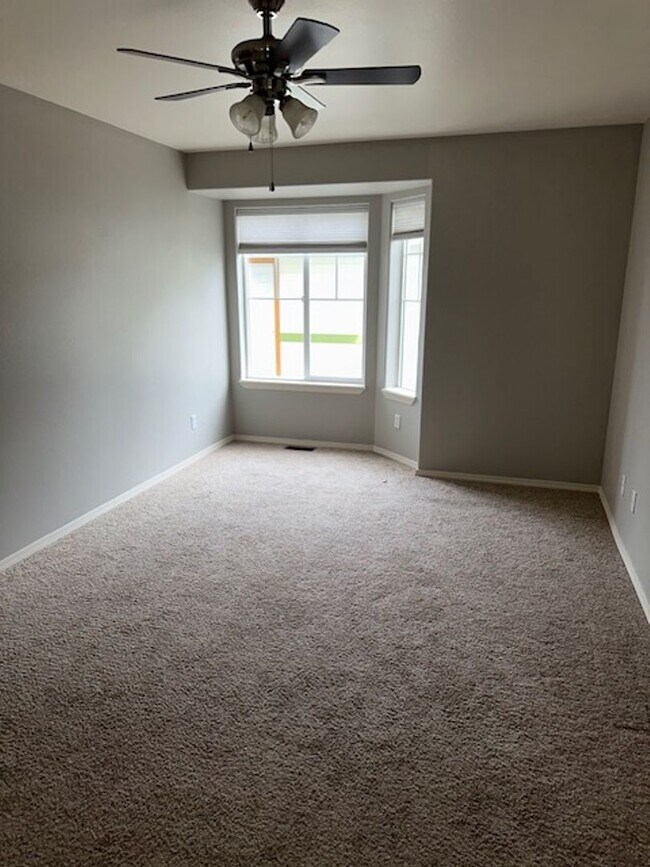 Building Photo - 1120 Longbow Ln