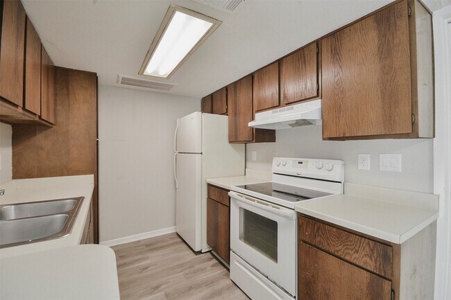 Building Photo - 12905 Woodforest Blvd