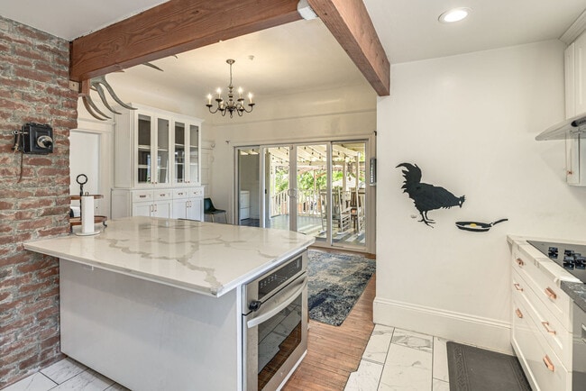 Building Photo - 520 S Almaden Ave
