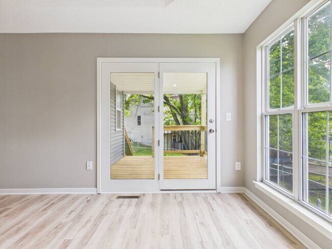 Building Photo - 1206 Foxridge Dr