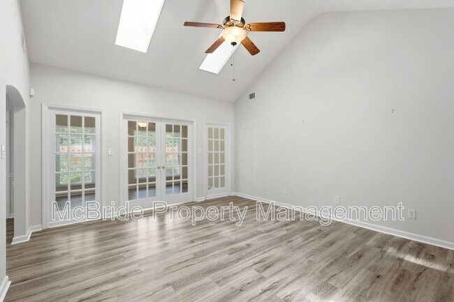 Building Photo - 678 Kensington Ct SE