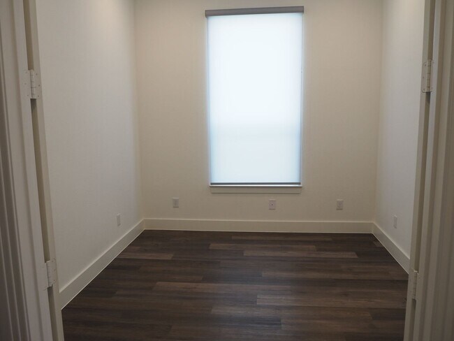 Building Photo - 5009 Shadetree St