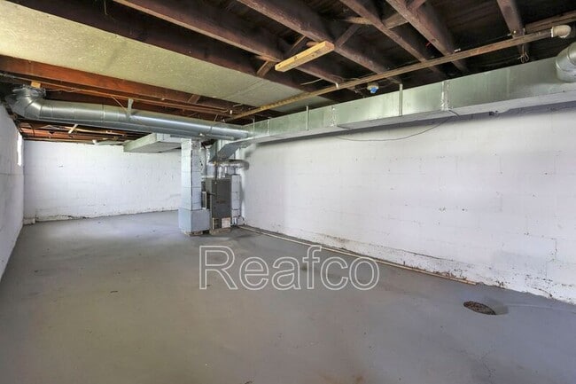 Building Photo - 74 N Powell Ave