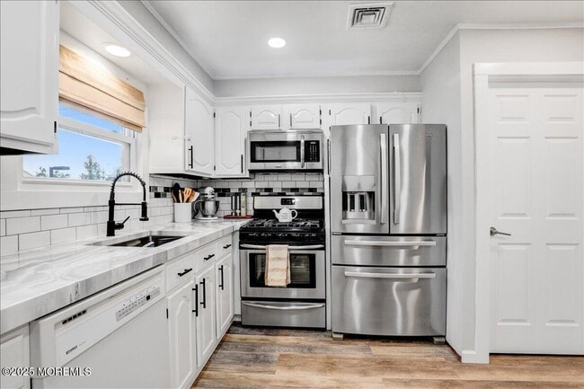 Building Photo - 144 Lower Main St