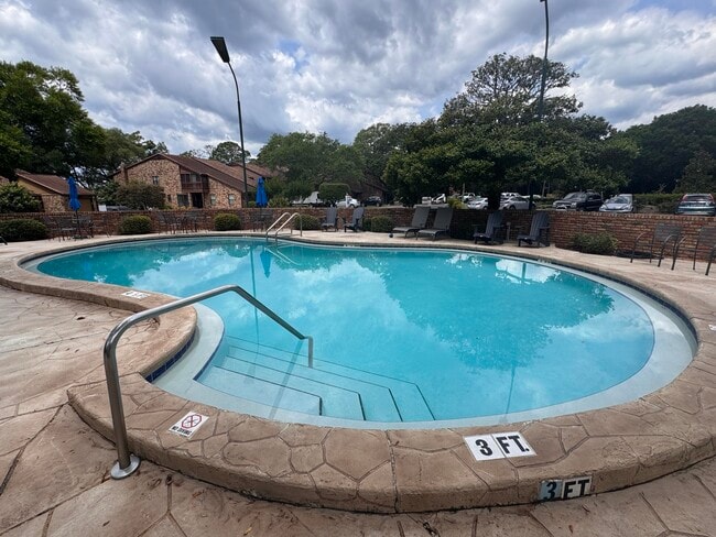 Building Photo - 806 Regatta Dr