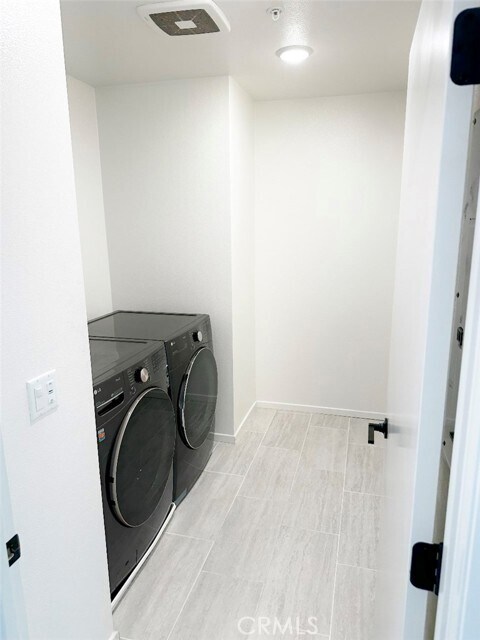 Building Photo - 229 Paddock Ln