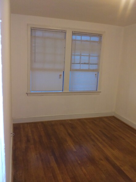 Building Photo - 1231 Holbrook Ter NE