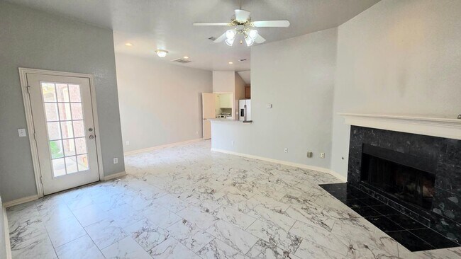 Building Photo - 4101 Pinewood Dr