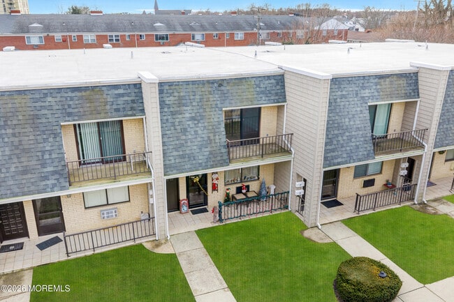 Building Photo - 720 Ocean Ave N