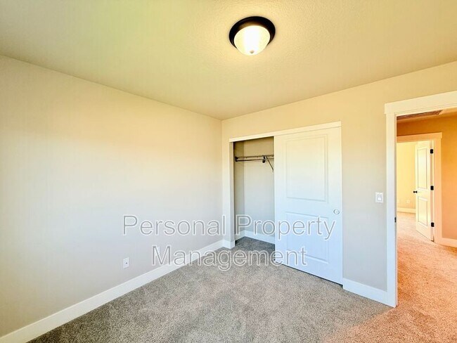 Building Photo - 8728 N 1st St