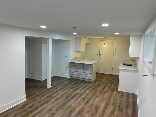 Building Photo - 5523 N Major Ave