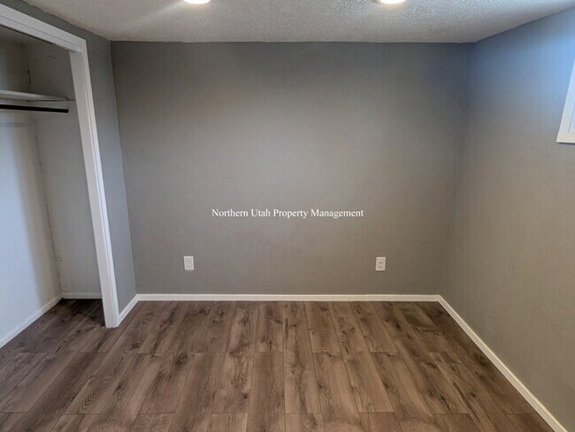 Building Photo - 4 bed 2 bath home