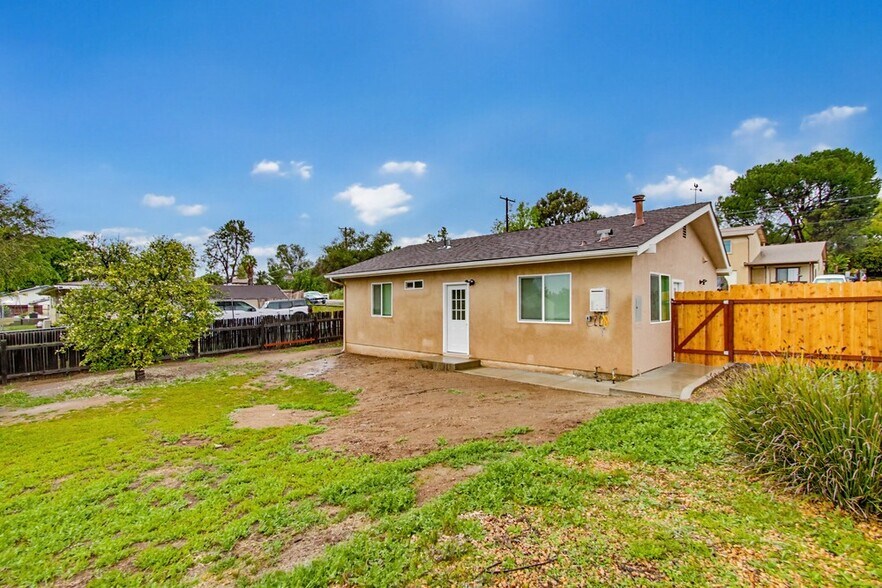 Building Photo - 8120 Melrose Ln