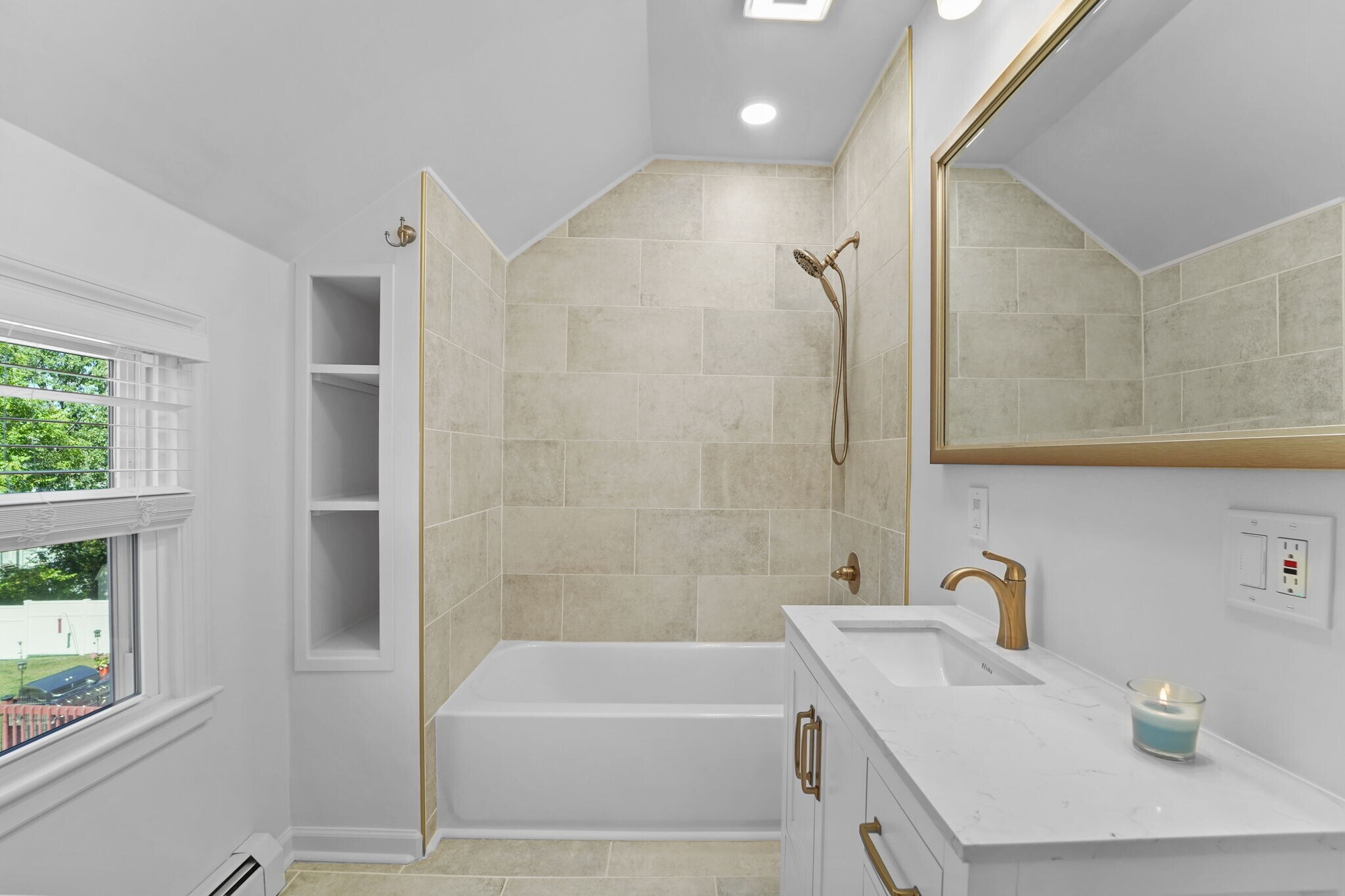 Building Photo - 116 Mary St