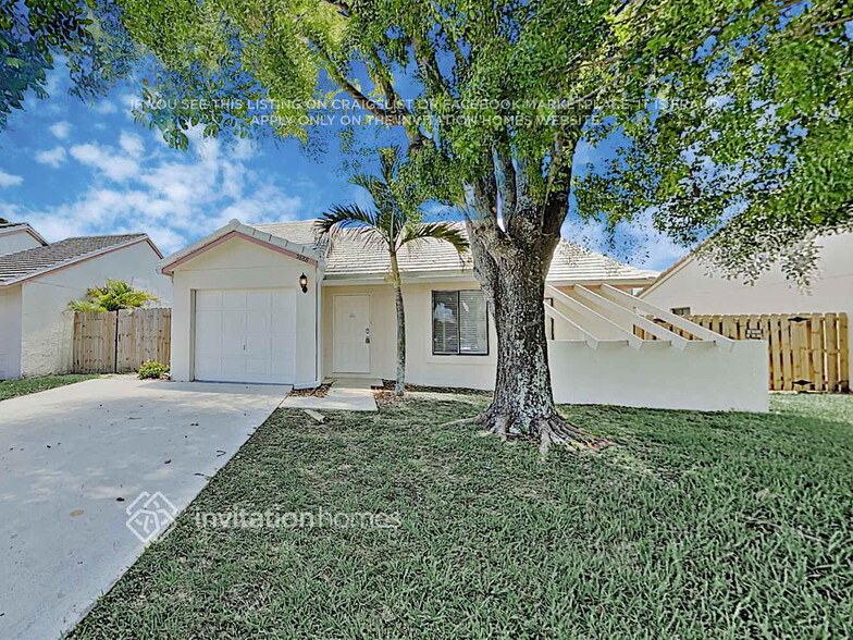 Primary Photo - 5888 Strawberry Lakes Cir