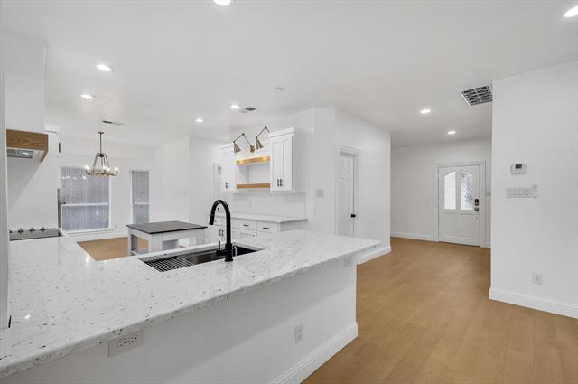 Building Photo - 1719 Altacrest Dr