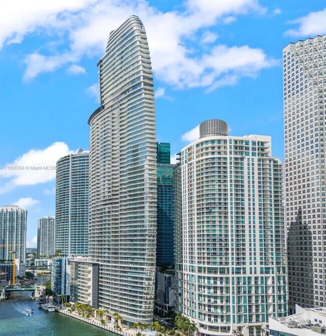 Primary Photo - 300 Biscayne Blvd Way