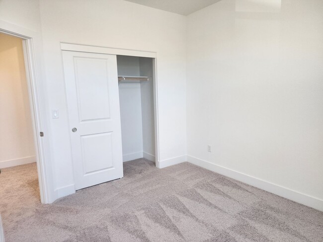 Building Photo - New  Townhome  in South Carson City