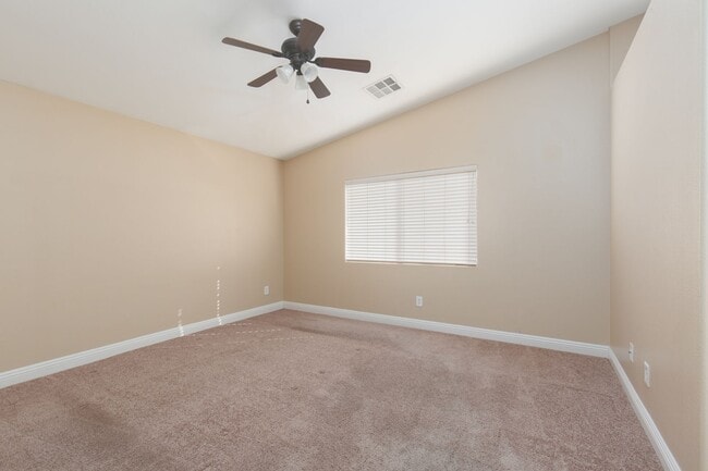 Building Photo - LARGE 3 BED, 2.5 BATH TOWNHOME IN GATED ALIANTE POOL COMMUNITY