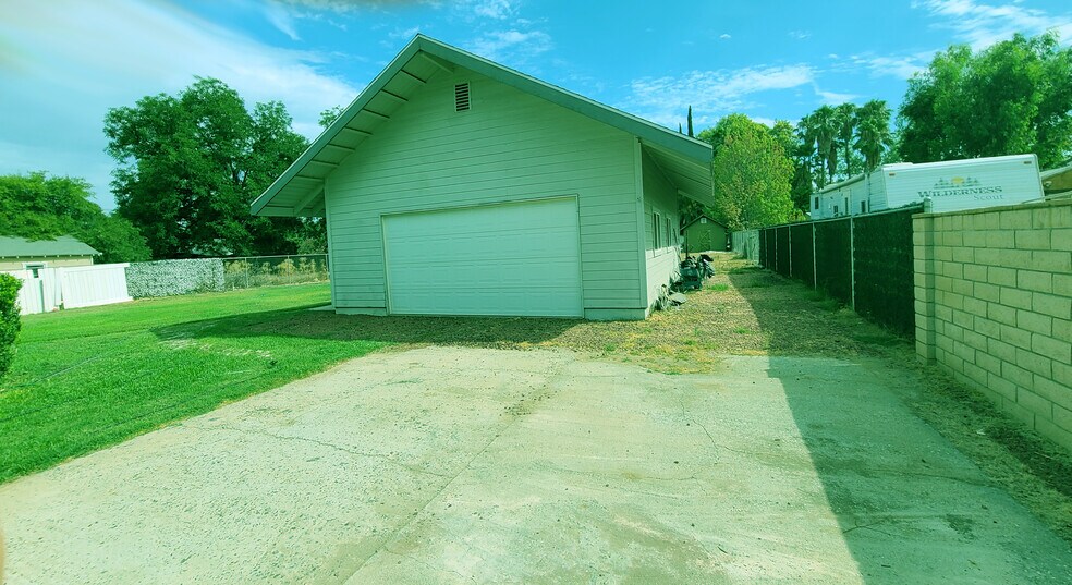 Building Photo - 4863 Rubidoux Ave