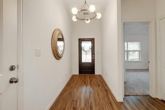 Building Photo - 404 Mante Ct