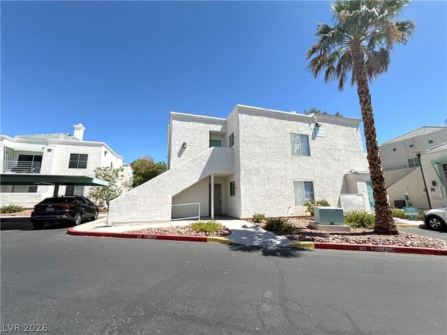 Building Photo - 7100 W Pirates Cove Rd