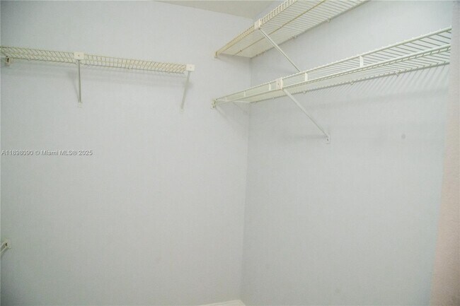 Building Photo - 2304 Lucaya Ln