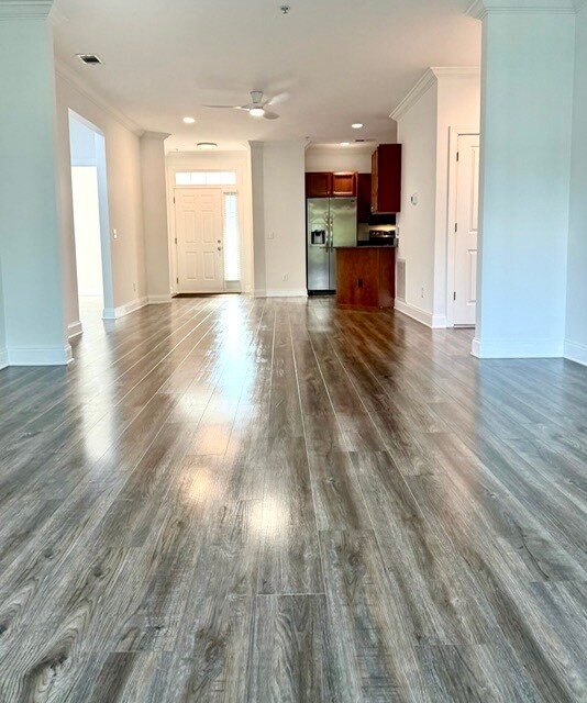 Building Photo - 149 Breezes Dr