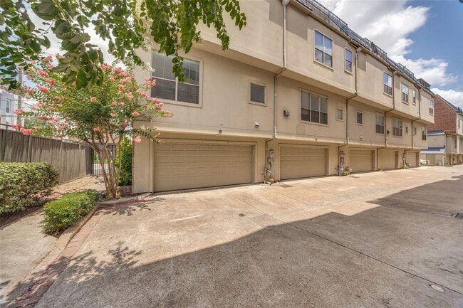 Building Photo - 1500 Pecos St
