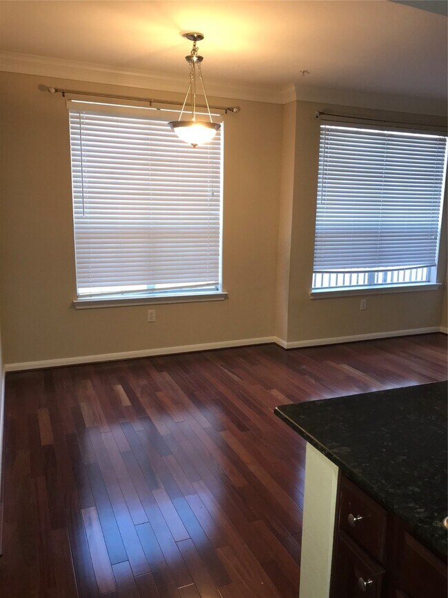 Building Photo - 7575 Kirby Dr